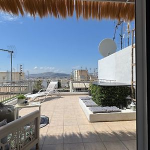 Small Oasis-Ueber Den Daechern Von Athen
