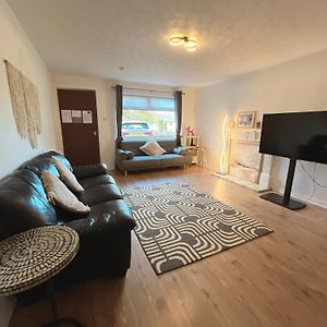 Cozy 2 Bedrooms With Private Parking Space And Garden