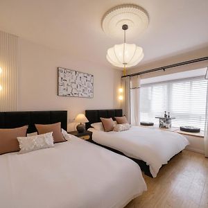 Moli B&B-Right On Nanjing East Road The Bund 2-Bedrooms With Elevator Apart Ment Near The Subway