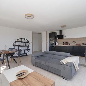 Appartement à 2 Chambres à Coucher