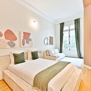 Appartement de Luxe à 2 Chambres à Coucher