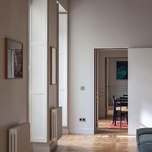 Appartement à 2 Chambres à Coucher