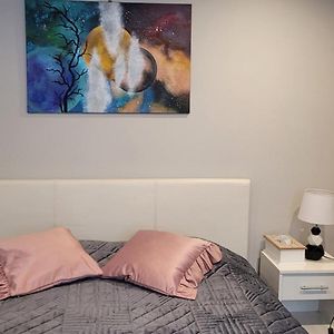 Cozy Apartment 4A