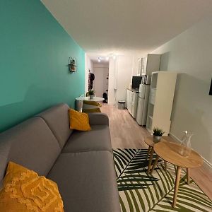 Studio Lit King-Size