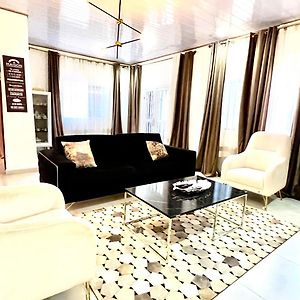 Appartement à 3 Chambres à Coucher