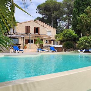 Villa à 3 Chambres à Coucher