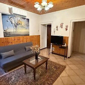 Flora Apartment