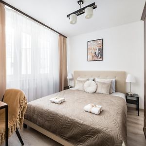 Riverside Retreat By Vistula 2Br & Separate Living Room & Balcony In The Center