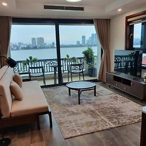 Lakeside Retreat - Tay Ho