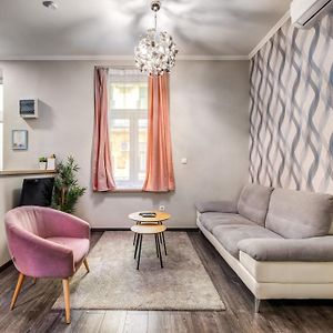 Akacfa-A13 Center 2 Bedroom Apartment