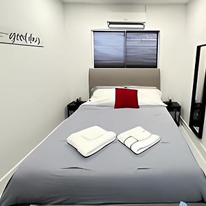Pretty Private Room, Near The Airport - Free Parking - 01