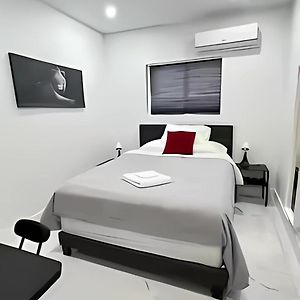 Cozy Private Room, Near The Airport - Free Parking - 01
