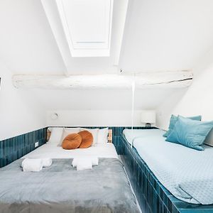 Studio Lit King-Size