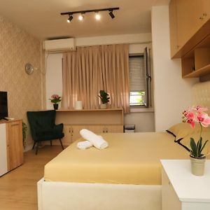 Cozy Apartment Near Square 21 Tirana