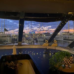 Panaby - House Boat