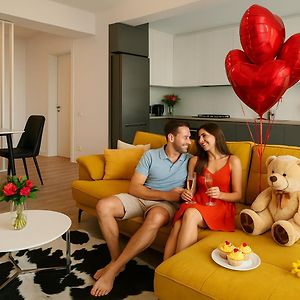 Vanda - Park-View Apartment With Private Balcony