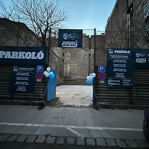 S8 Downtown Apartments With Optional Garage