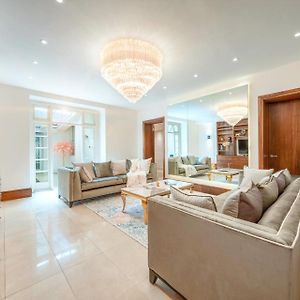 250 Sqm Mega Mansion