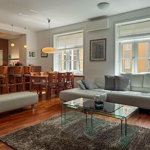 Apartment 29 Old Town, Ac, Close To Nivy Bus Station, 86M2, 2 Bathrooms