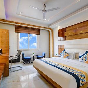 The York Legacy Hotel - 2 Minutes Walk From New Delhi Railway Station