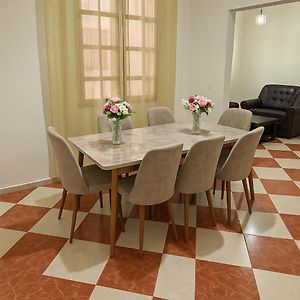 Appartement de Luxe à 2 Chambres à Coucher