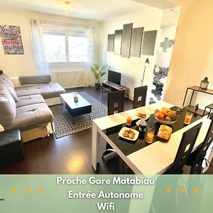 Appartement à 2 Chambres à Coucher