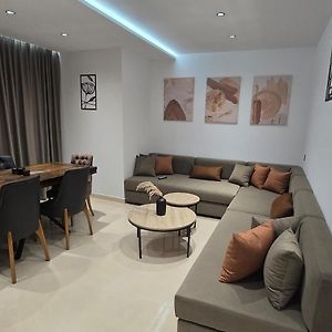 Appartement à 3 Chambres à Coucher