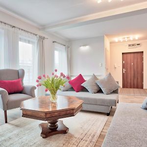 Family Apartment By Tyzenhauz