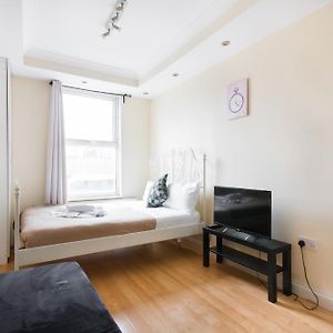 Studio Lit King-Size