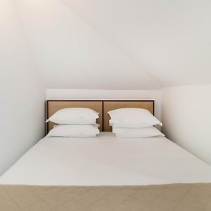 Whome Alfama Studio Prime Location Explore Lisbon W/ Style