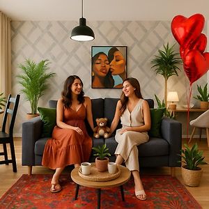 Sara - Stylish Apt With Balcony Near Piata Obor