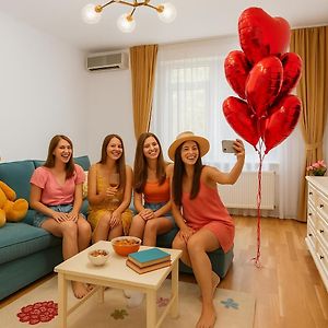 Ines - Modern 2Br Apartment With Garden Views