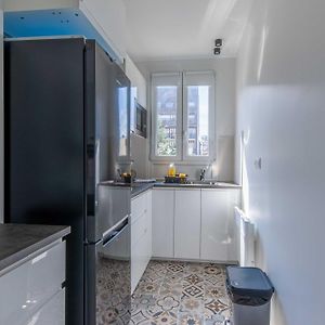 Studio Sleeps 4 With Terrace, 500M Place Morny