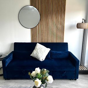 Serene 2-Bed Flat With Canal Views - Coop Live & Ethiad