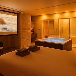 Appartement Avec Jacuzzi Sauna & Home Cinema - Nid D'Angers