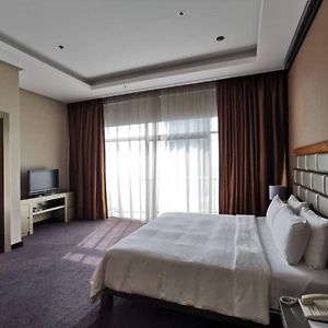 Suite Exclusive à 3 Chambres à Coucher Lit King-Size