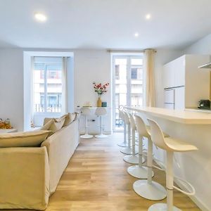 Appartement à 4 Chambres à Coucher