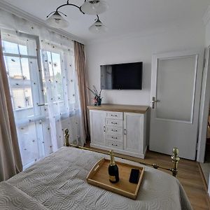 Appartement Suite à 3 Chambres à Coucher