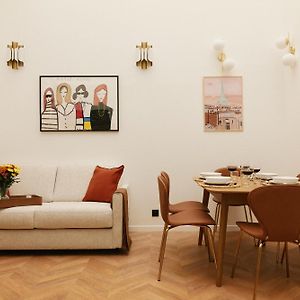 Appartement de Luxe à 2 Chambres à Coucher