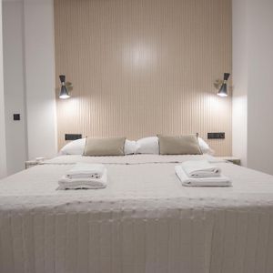 Studio Lit King-Size