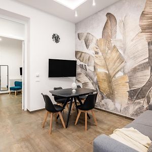Casta Diva Fervore Apartments