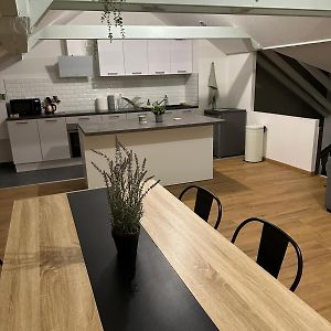 Appartement de Luxe à 2 Chambres à Coucher