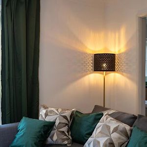 Appartement de Luxe à 2 Chambres à Coucher