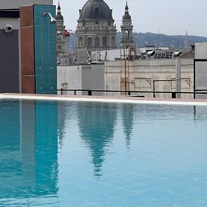 Luxe Central Studio With Pool, Parking & Ac