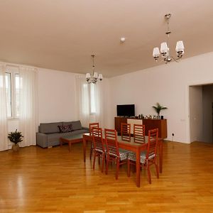 Two Bedroom Apartment In The Old Town