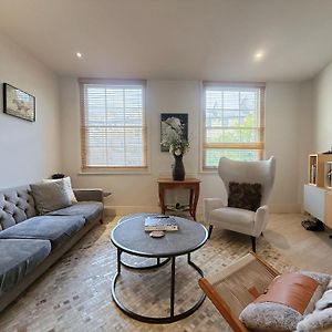 Stunning Modern 2-Floor House With 3 Ensuite Rooms