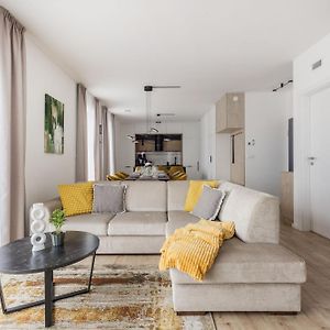Appartement à 3 Chambres à Coucher