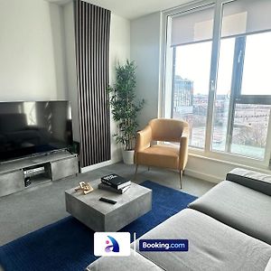 Spacious Apt By Avalora Short Lets & Serviced Accommodation Old Trafford With Free Wi-Fi, Mcr Stadium, Sleeps 6