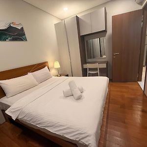 Appartement à 3 Chambres à Coucher aux Étages Supérieurs