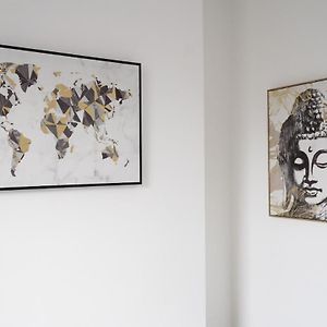 Appartement à 3 Chambres à Coucher